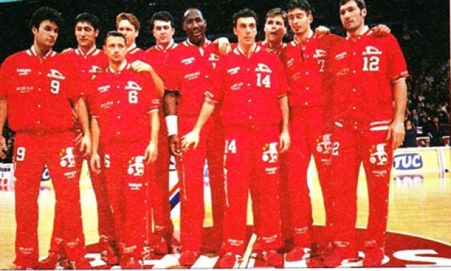Formazione della Philips Olimpia Milano 1991/92: Fabrizio Ambrassa, Paolo Alberti, Andrea Blasi, Johnny Rogers, Marco Baldi, Darryl Dawkins, Piero Montecchi, Davide Pessina, Riccardo Pittis (cap.), Antonello Riva.